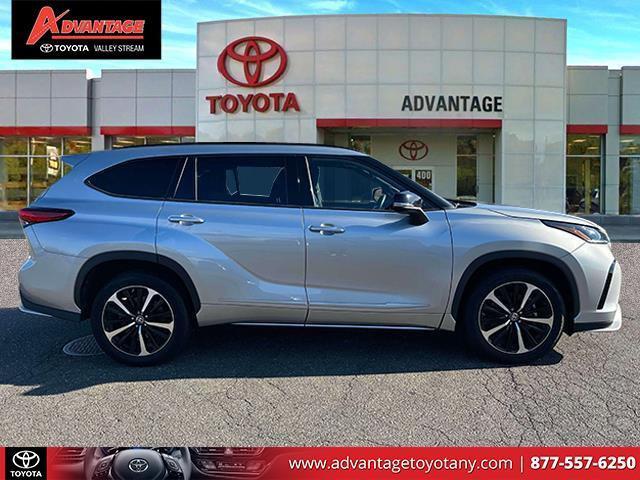 used 2022 Toyota Highlander car, priced at $37,389