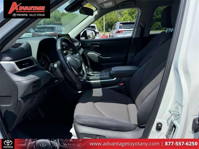 used 2022 Toyota Highlander car, priced at $31,989