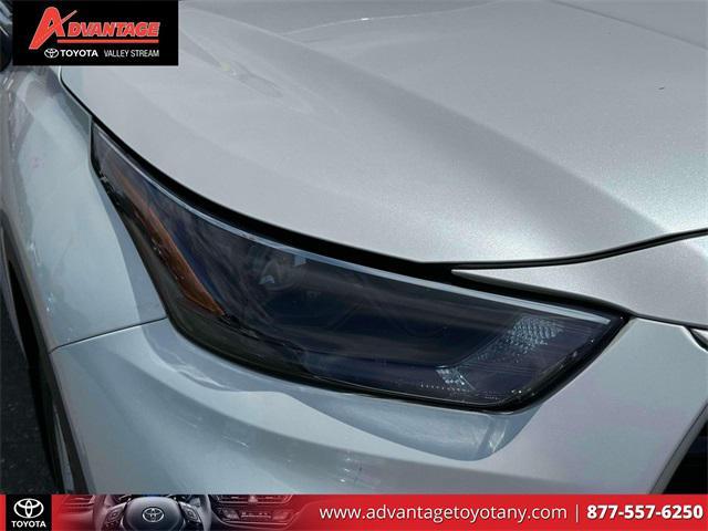 used 2022 Toyota Highlander car, priced at $31,989
