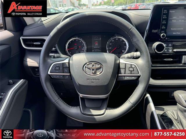 used 2022 Toyota Highlander car, priced at $31,989