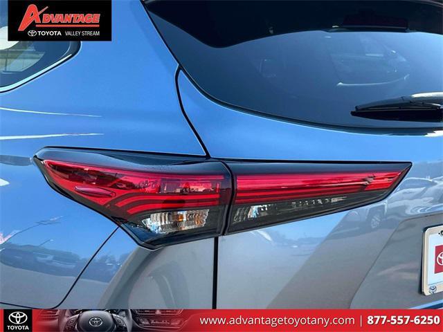used 2022 Toyota Highlander car, priced at $36,799