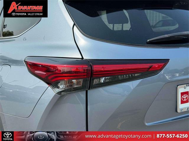 used 2021 Toyota Highlander car, priced at $34,146