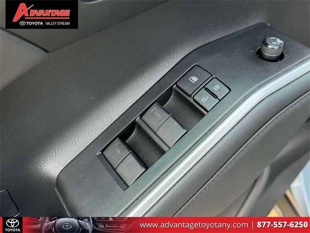 used 2021 Toyota Highlander car, priced at $34,146