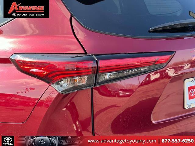 used 2022 Toyota Highlander car, priced at $36,999