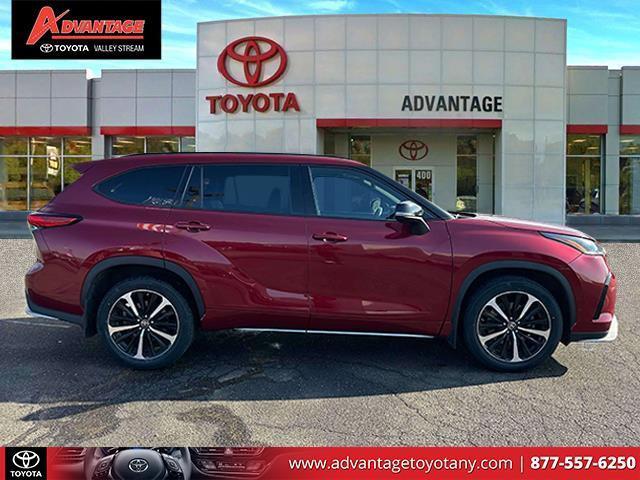 used 2022 Toyota Highlander car, priced at $36,999