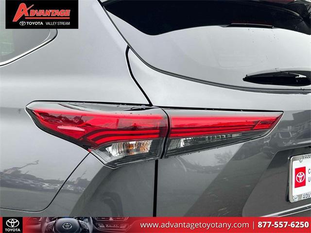 used 2022 Toyota Highlander car, priced at $31,490