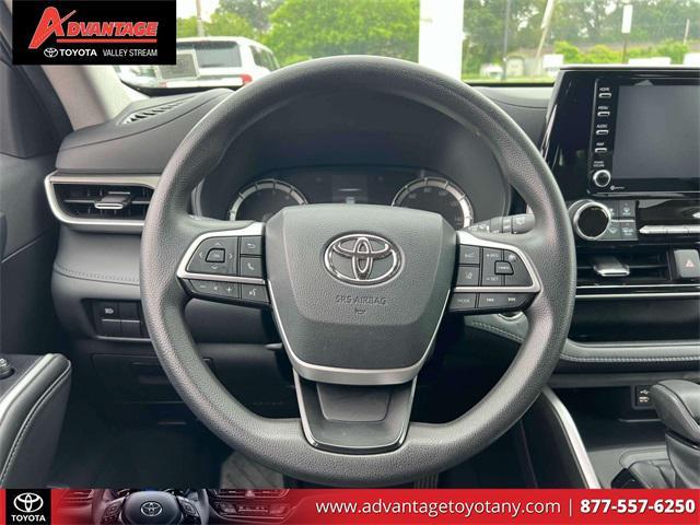 used 2022 Toyota Highlander car, priced at $31,490