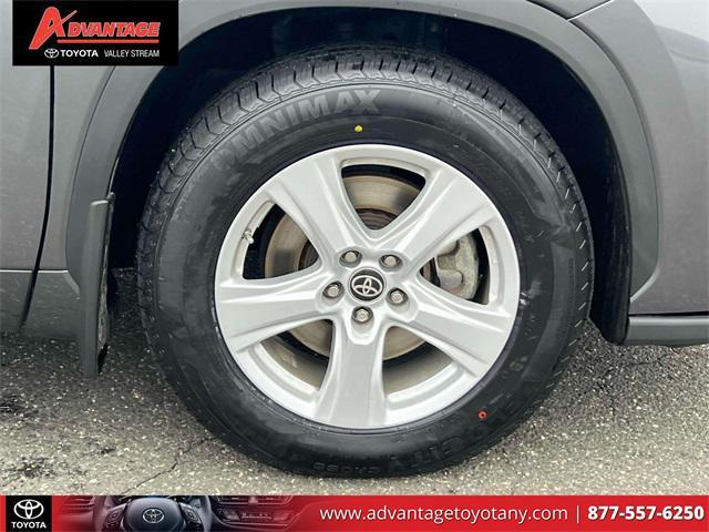 used 2022 Toyota Highlander car, priced at $31,490