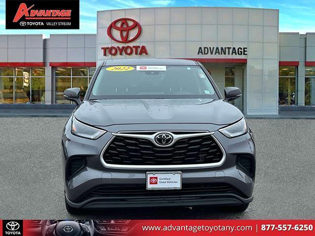 used 2022 Toyota Highlander car, priced at $31,490
