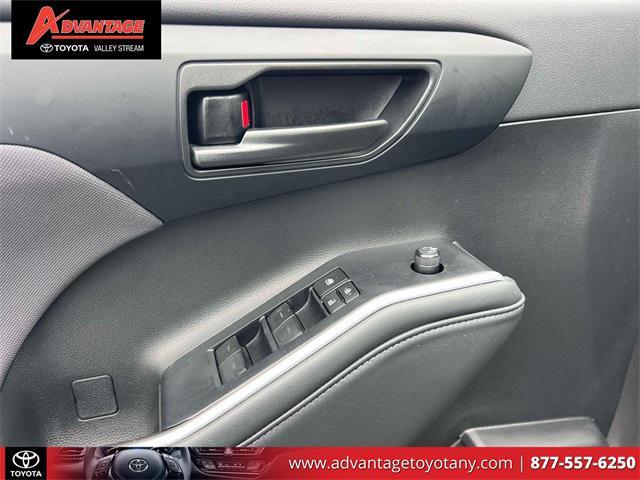 used 2022 Toyota Highlander car, priced at $31,490
