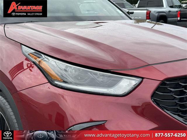 used 2022 Toyota Highlander car, priced at $38,619