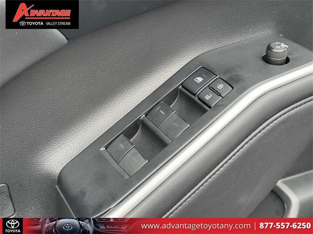 used 2022 Toyota Highlander car, priced at $38,619
