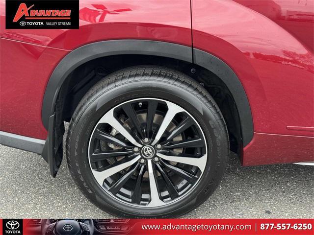 used 2022 Toyota Highlander car, priced at $38,619