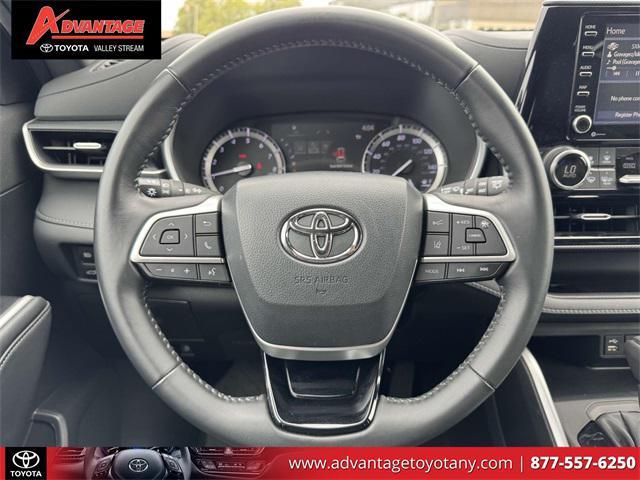 used 2022 Toyota Highlander car, priced at $38,619