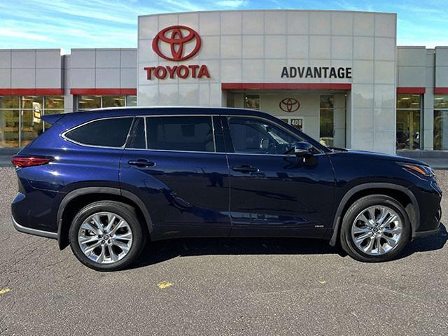 used 2023 Toyota Highlander Hybrid car, priced at $45,997