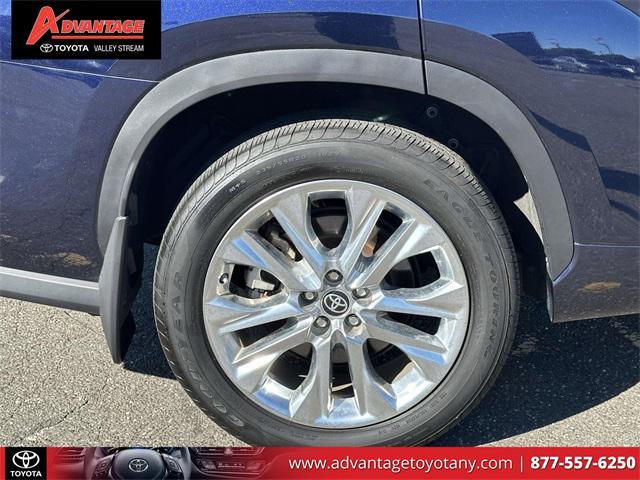 used 2023 Toyota Highlander Hybrid car, priced at $45,997