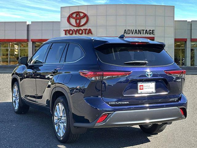 used 2023 Toyota Highlander Hybrid car, priced at $45,997