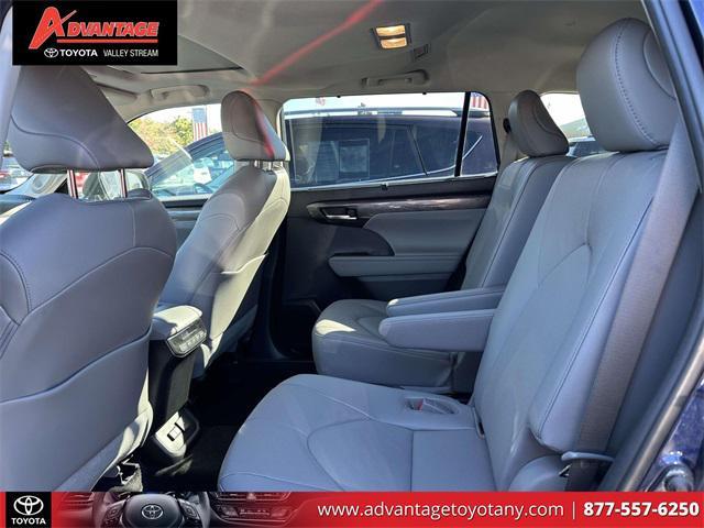 used 2023 Toyota Highlander Hybrid car, priced at $45,997