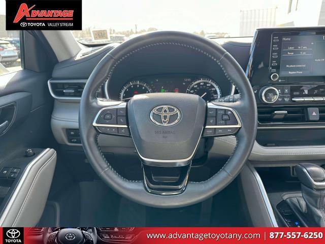 used 2021 Toyota Highlander car, priced at $31,721