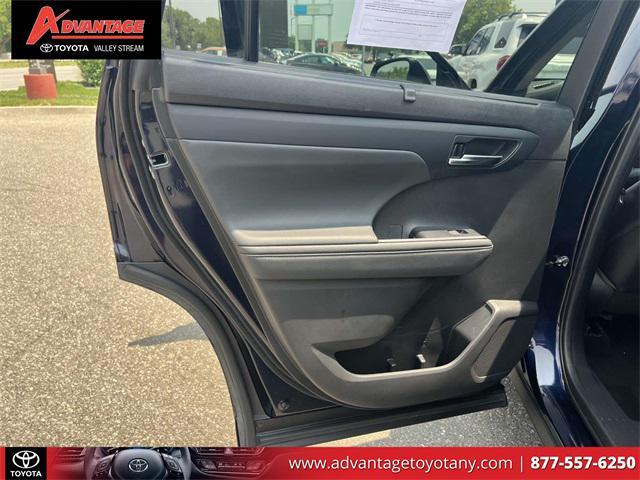 used 2022 Toyota Highlander car, priced at $34,499