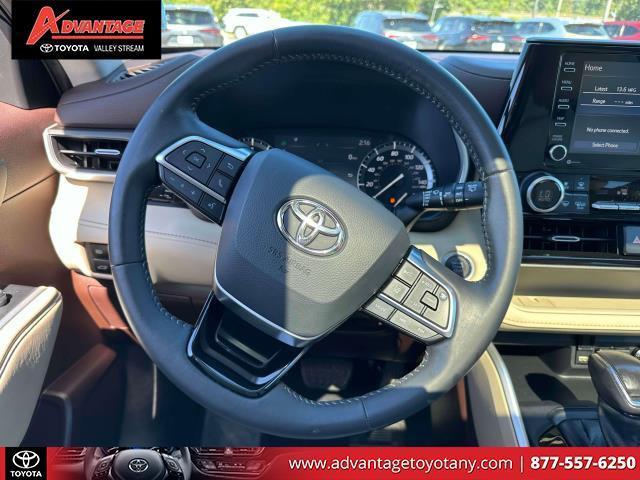 used 2021 Toyota Highlander car, priced at $35,999