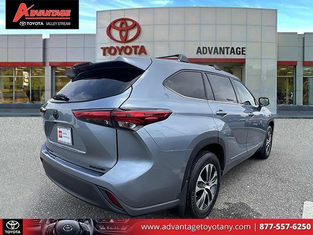 used 2022 Toyota Highlander car, priced at $34,899