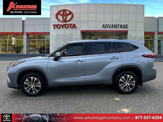 used 2022 Toyota Highlander car, priced at $34,899