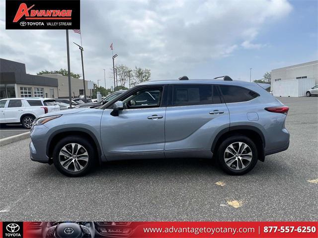 used 2022 Toyota Highlander car, priced at $34,999