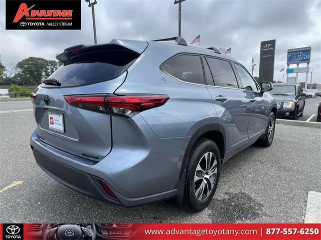 used 2022 Toyota Highlander car, priced at $34,999