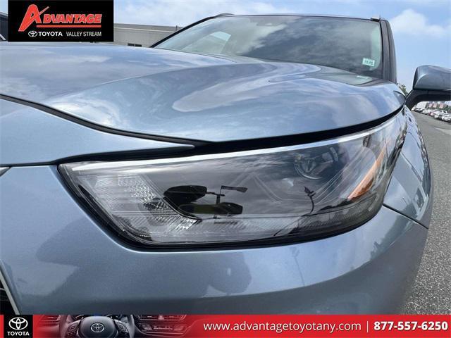 used 2022 Toyota Highlander car, priced at $34,999