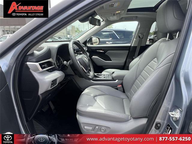 used 2022 Toyota Highlander car, priced at $34,999