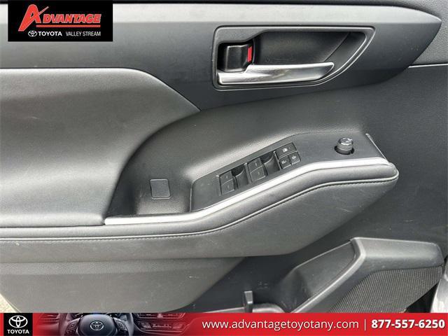 used 2023 Toyota Highlander car, priced at $36,324