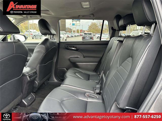 used 2023 Toyota Highlander car, priced at $36,324