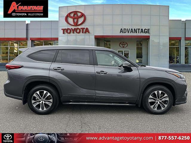 used 2023 Toyota Highlander car, priced at $36,324