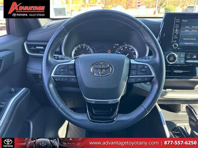 used 2022 Toyota Highlander car, priced at $37,999