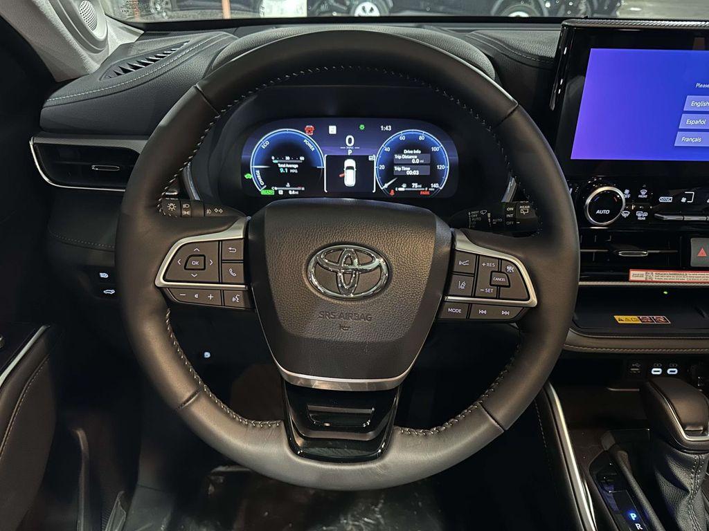 new 2025 Toyota Highlander Hybrid car, priced at $57,223