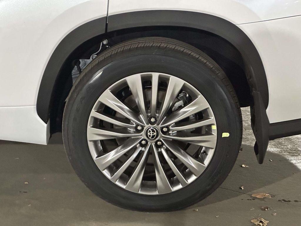 new 2025 Toyota Highlander Hybrid car, priced at $57,223