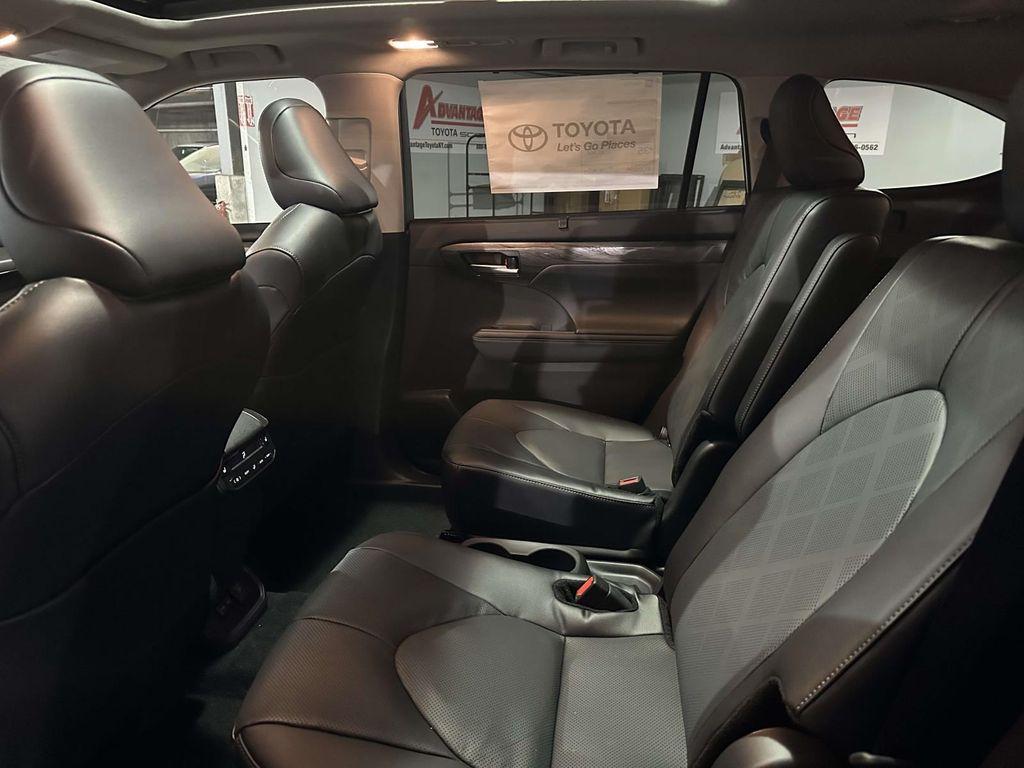 new 2025 Toyota Highlander Hybrid car, priced at $57,223