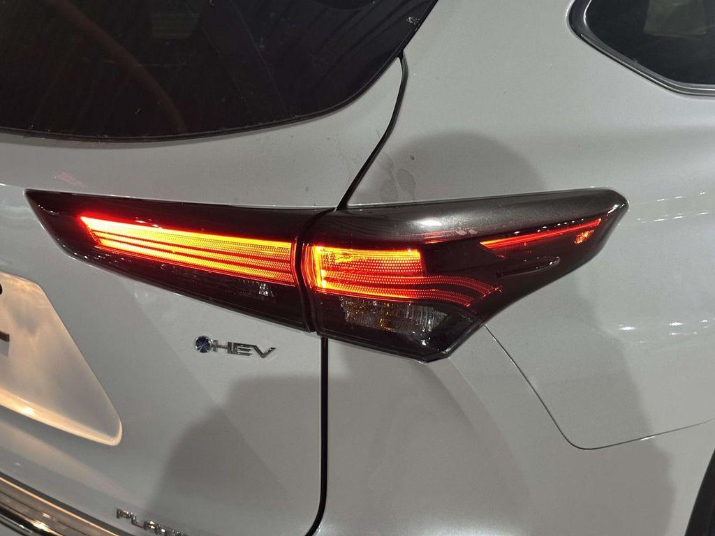 new 2025 Toyota Highlander Hybrid car, priced at $57,223