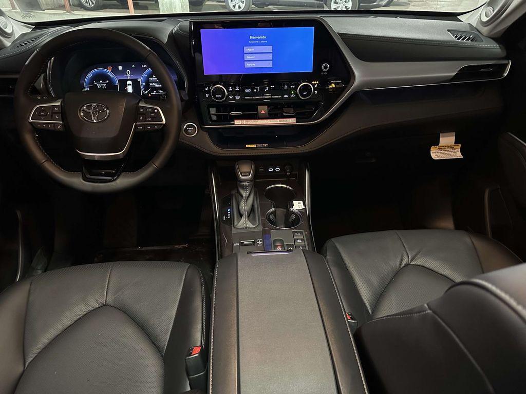 new 2025 Toyota Highlander Hybrid car, priced at $57,223