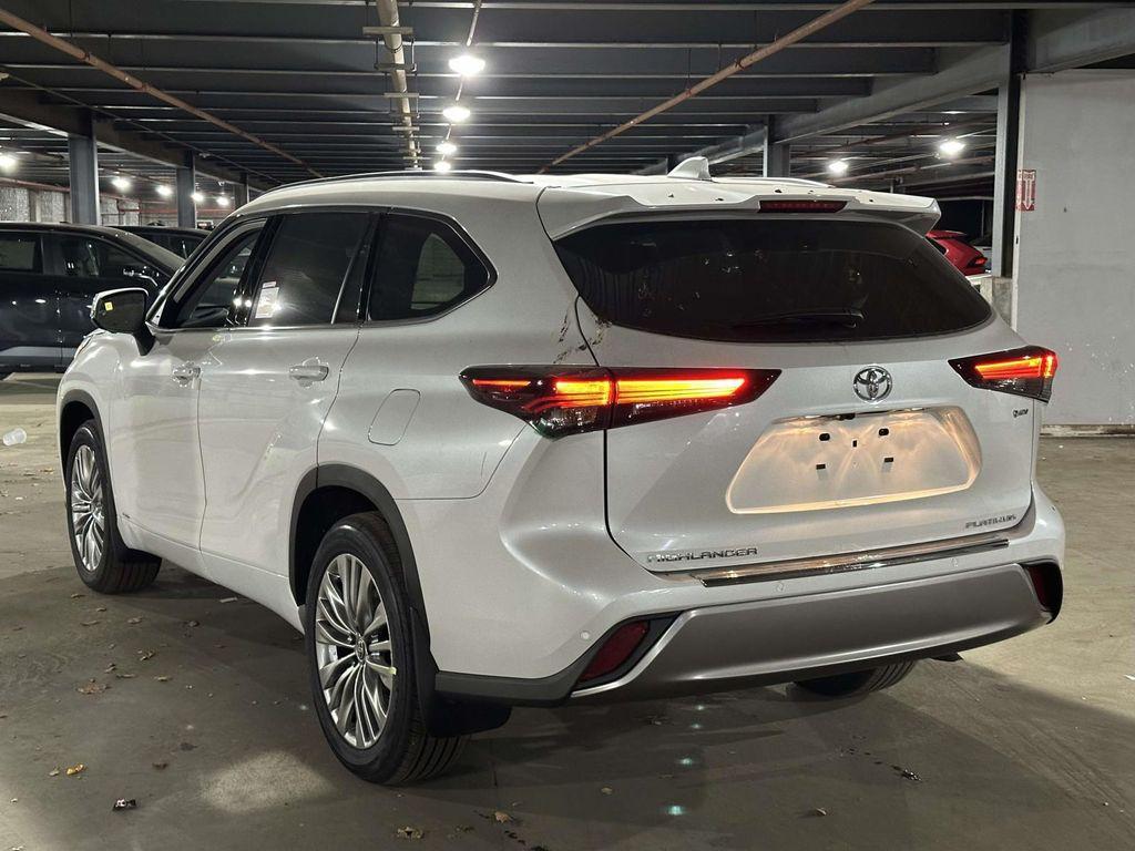 new 2025 Toyota Highlander Hybrid car, priced at $57,223