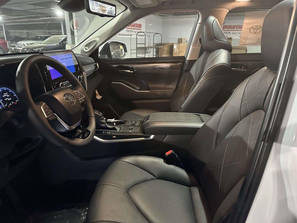new 2025 Toyota Highlander Hybrid car, priced at $57,223