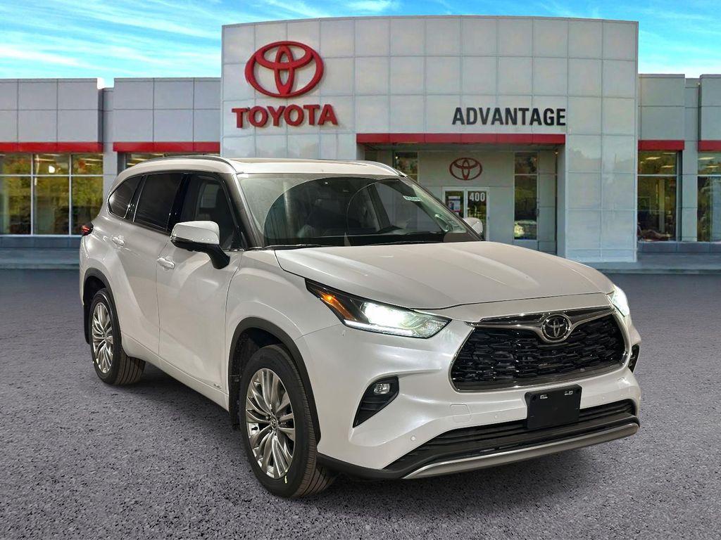 new 2025 Toyota Highlander Hybrid car, priced at $57,223