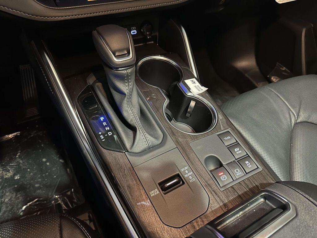 new 2025 Toyota Highlander Hybrid car, priced at $57,223