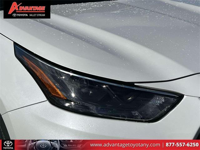 used 2022 Toyota Highlander car, priced at $35,288