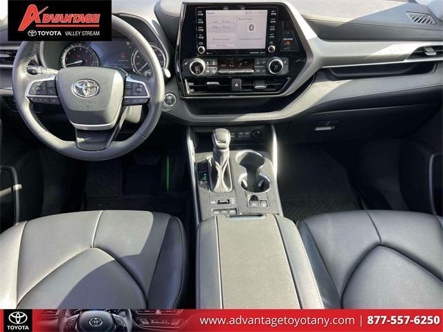 used 2022 Toyota Highlander car, priced at $35,288