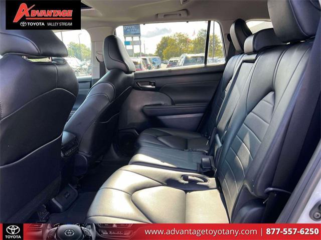 used 2022 Toyota Highlander car, priced at $35,288