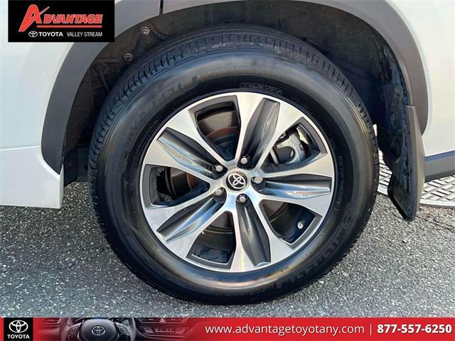 used 2022 Toyota Highlander car, priced at $35,288