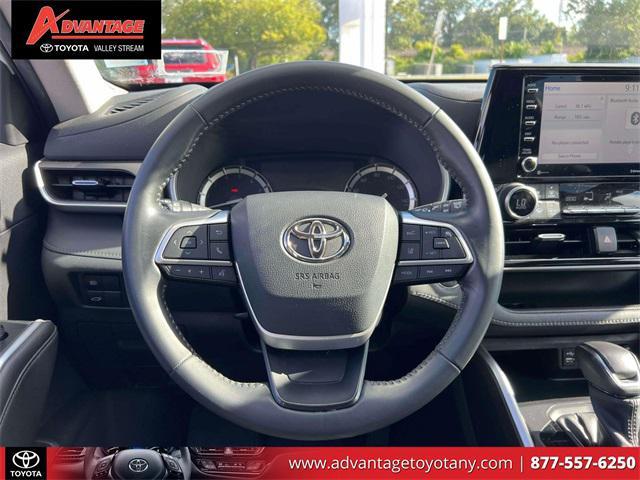 used 2022 Toyota Highlander car, priced at $35,288