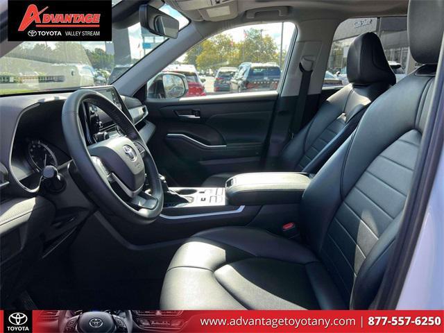 used 2022 Toyota Highlander car, priced at $35,288